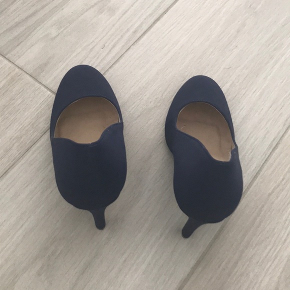 Blue closed toe heels - Picture 3 of 3